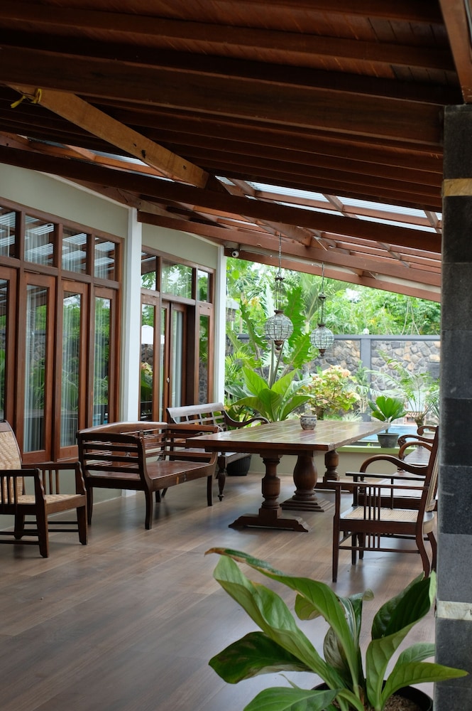 Omnni Villa Borobudur