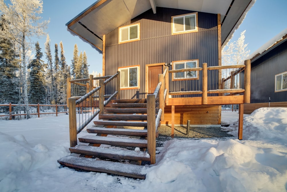 Walk to Kenai River: Forested Fisherman's Cabin!