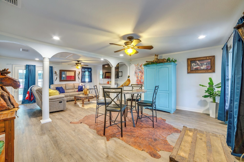 7 Mi to Lake Fork: Cottage w/ Deck in Quitman
