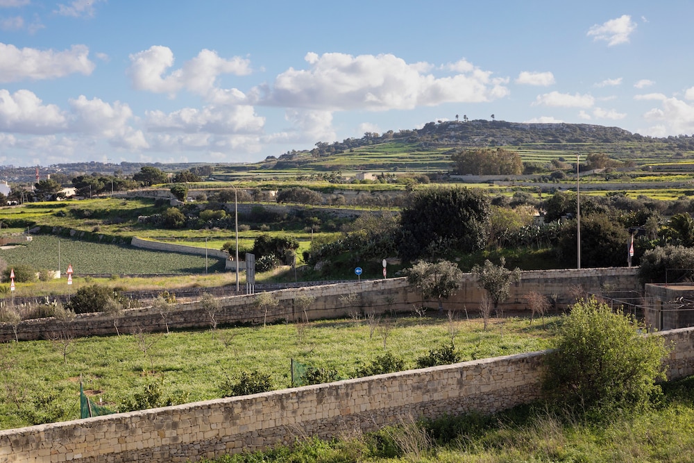 Sunlit Modern Home Country Views Xemxija photo 4