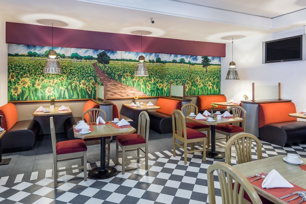 Culiacan Vacations - Ramada by Wyndham Hola Culiacan - Property Image 4