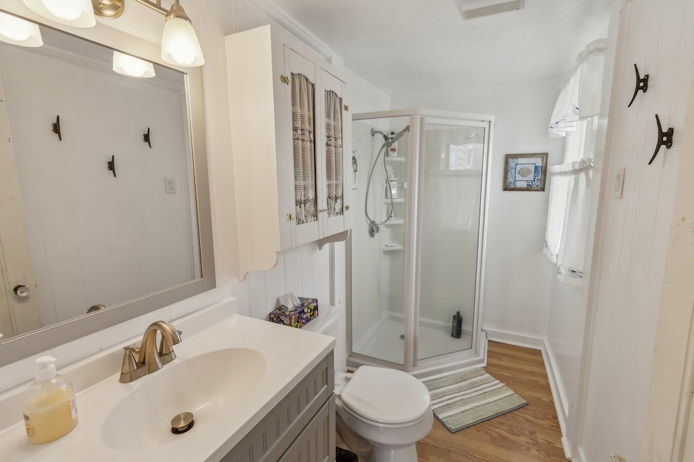 Coastal Cottage Retreat Steps From The Beach 2 Bedroom Cottage