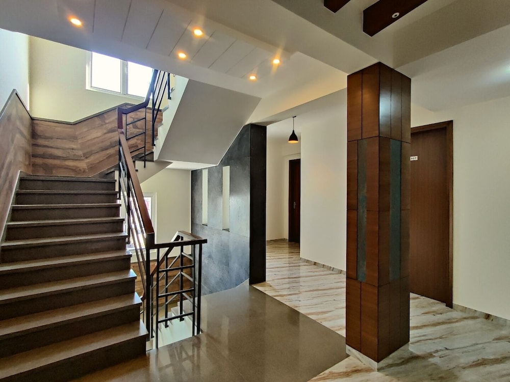 Lobby & Reception