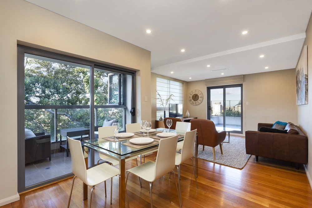 2 Bdrm North Sydney with harbour views view 2