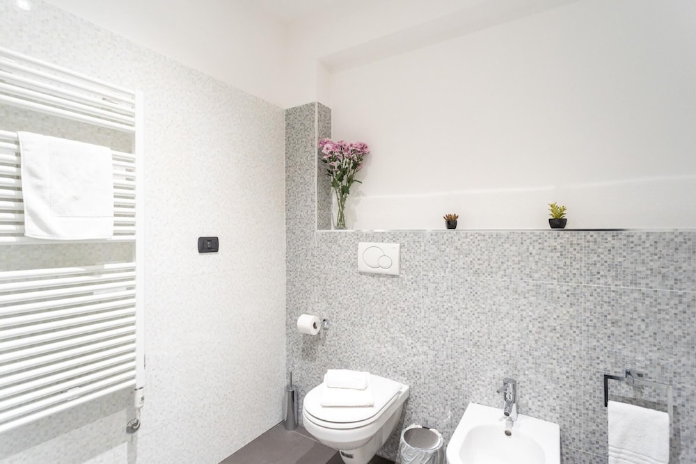 White Flat in Como City Center