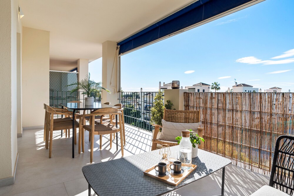 Sunny Getaway With Pool in Marbella - Ref M54