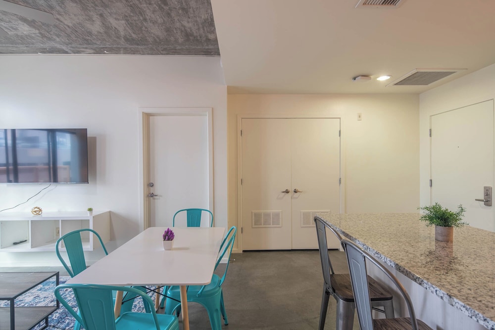 ROVE LIVING/KL - Roosevelt Point