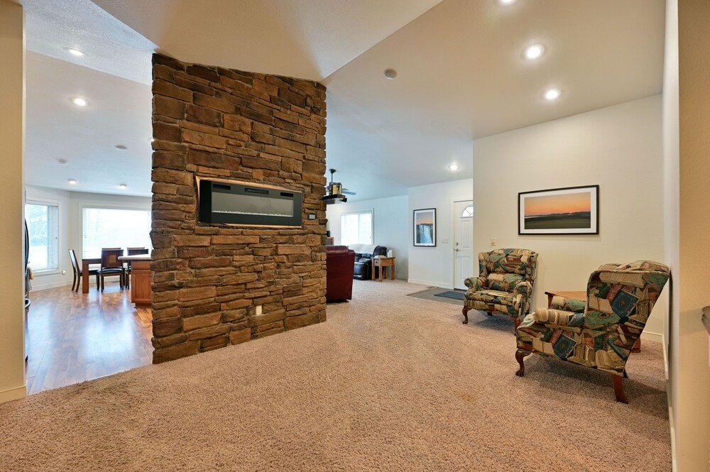 Unit 701 5 Bd 3 Ba 5 Bedroom Condo by RedAwning