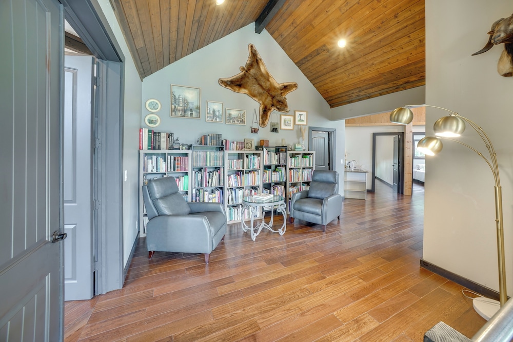 7 Mi to Boat Launch: Luxe Montana Family Home