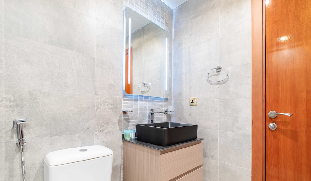 LUX The Marina View Suite 1