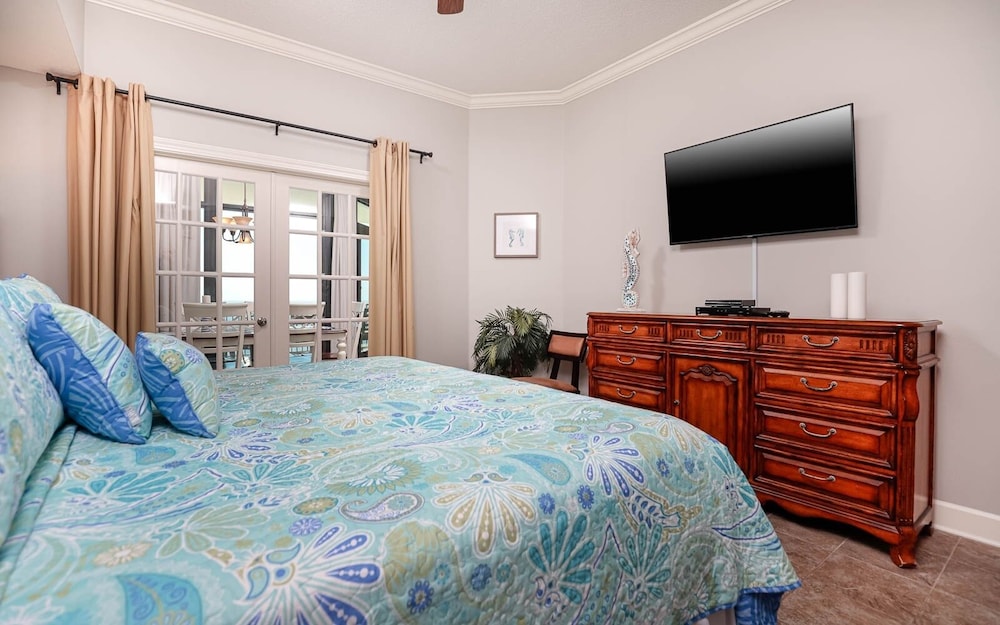 Phoenix West 1706 3 Bedroom Condo