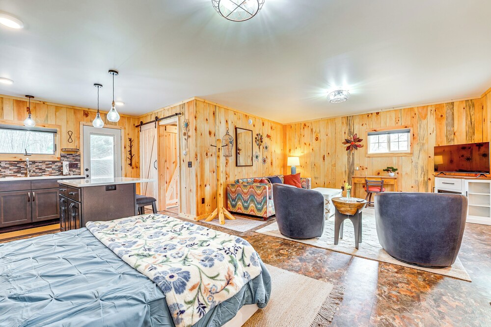 Boat, Fish & Hike: Cozy Getaway in Twin Lake!