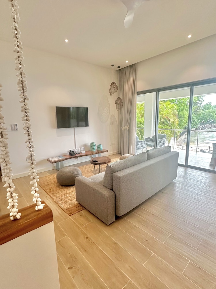 Pineapple Beach Villas