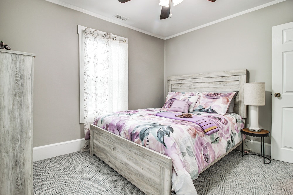 Private Patio: Cargo District, Dtwn Wilmington Apt