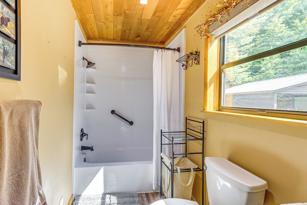 Deck, Panoramic Views: Serene Mineral Bluff Cabin!