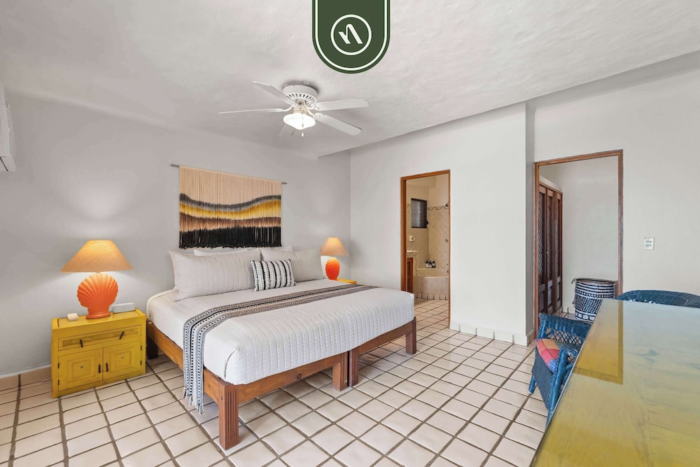 Beachfront Mexican Styled 3 BR Condo in Downtown