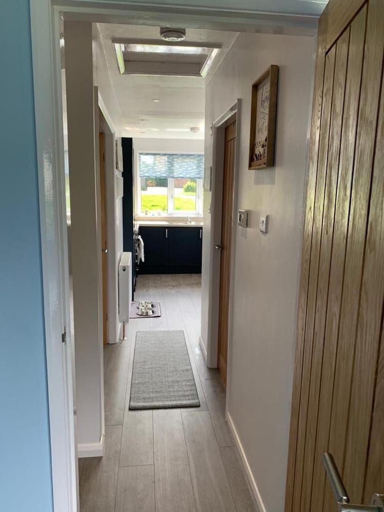Sands Lane Retreat - Cozy Bungalow in Hunmanby