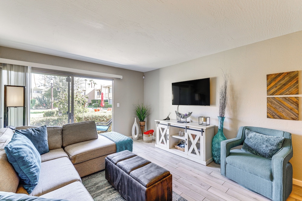 Walk to Old Town: Scottsdale Condo w/ Pool Access!