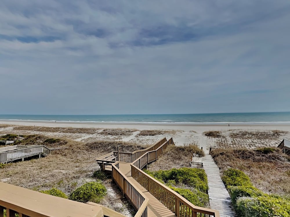 Barefoot Bungalow by Topsail Realty