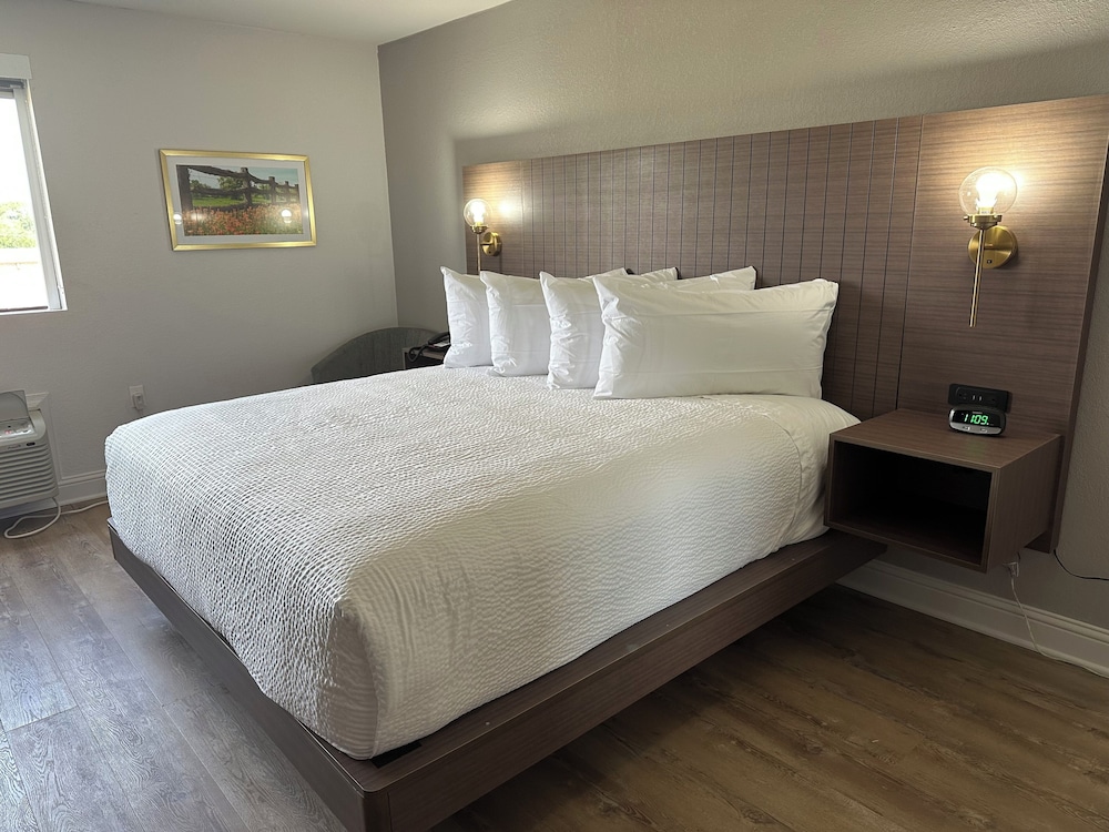 SureStay by Best Western Groves