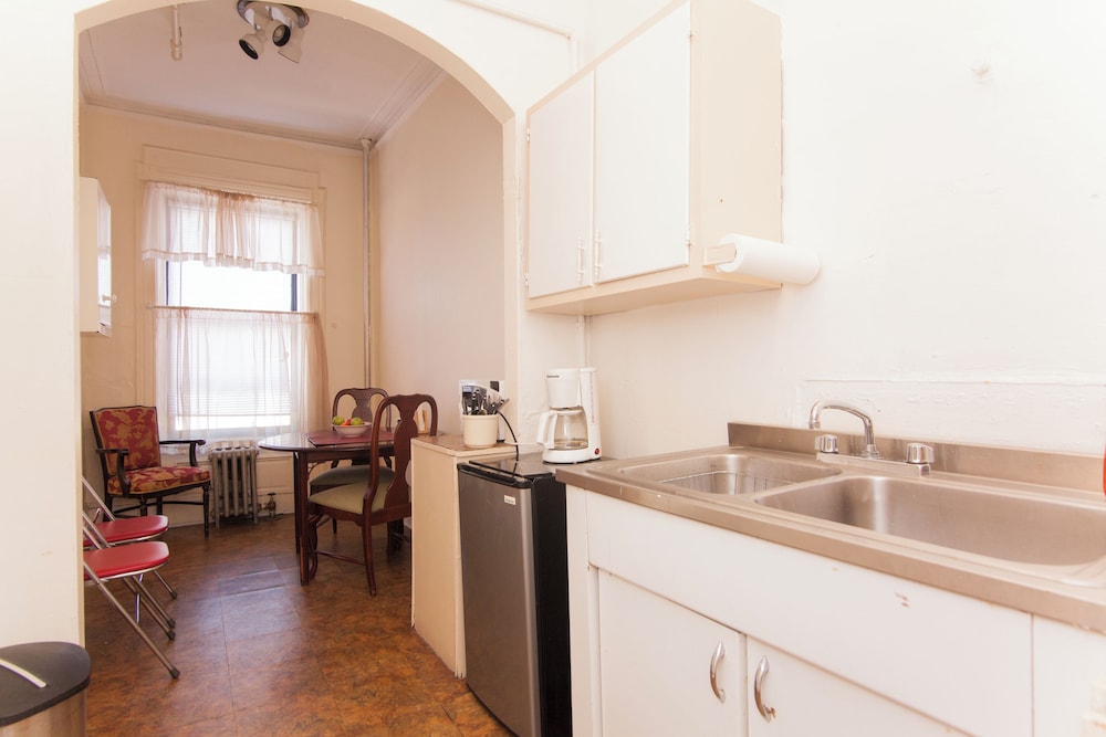 New York City Vacations - Saint Nicholas Inn Guesthouse - Property Image 12