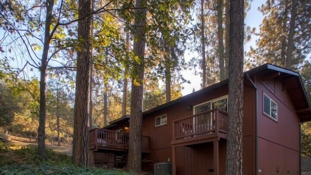 Yosemite Scenic Wonders Anglers Rest 2Bd view 2