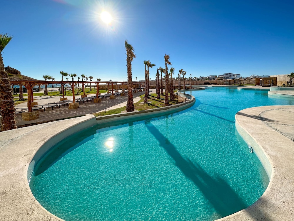 Paradise Found Luxe 2BR Condo in Iconic Location
