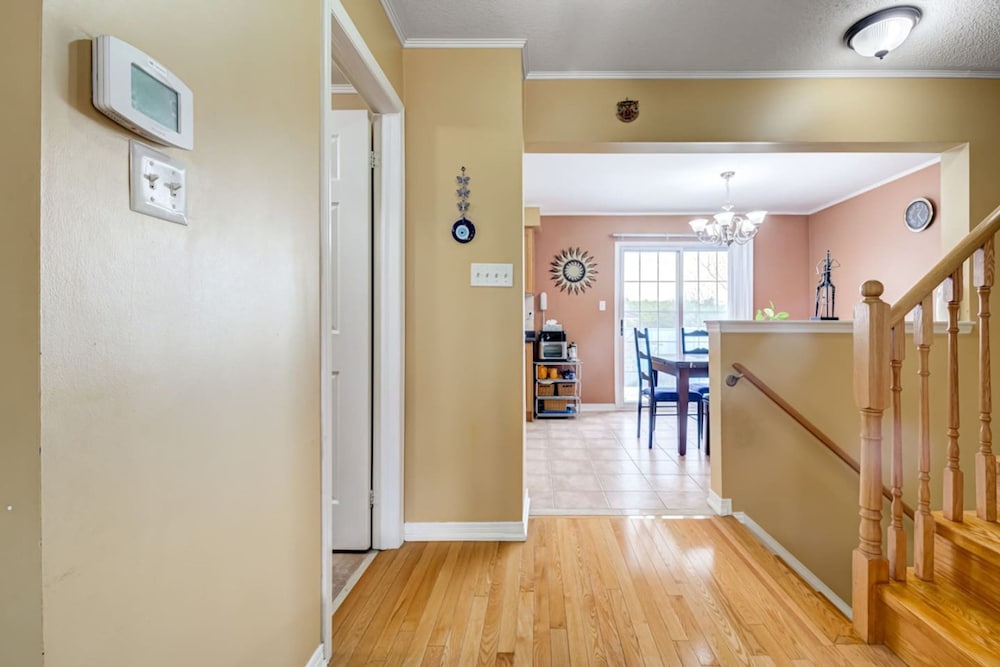 Brampton Retreat Quiet 2BR Residential Area