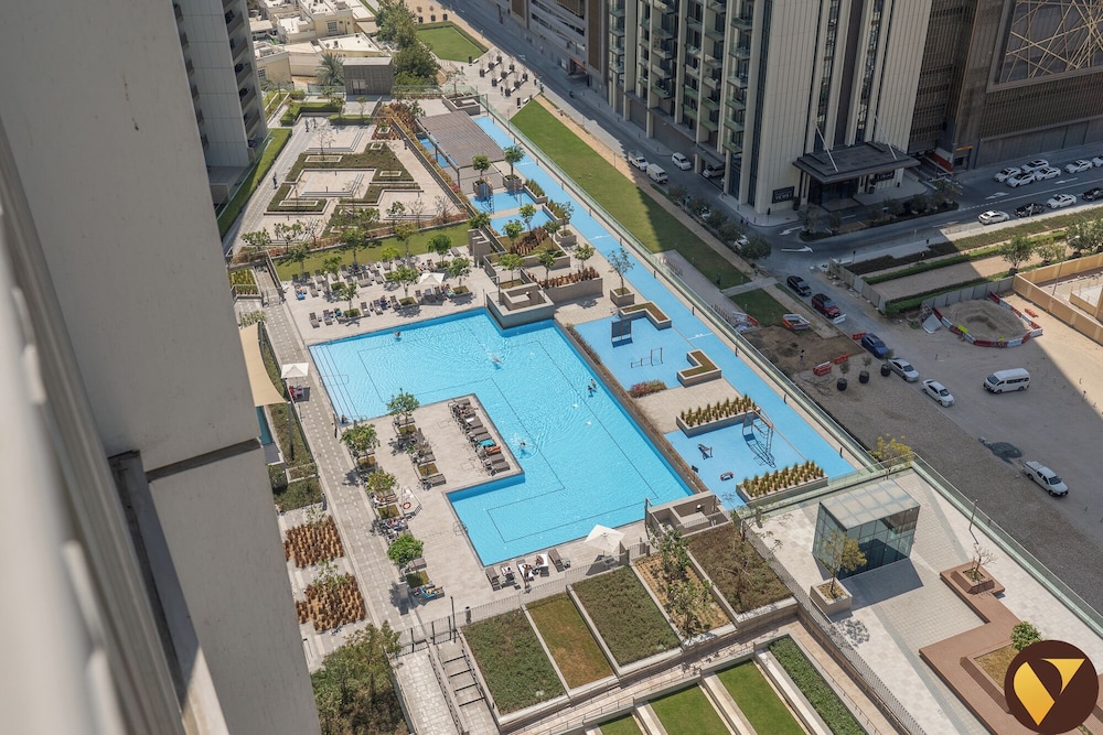 Vogue full Burj Khalifa View Dubai Mall