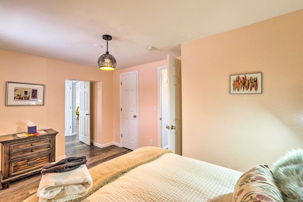 Ideally Located Denver Townhome: 6 Mi to Downtown view 5
