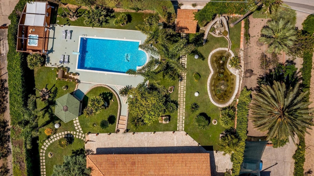 Villa Cutrera 6 Emma Villas view 4