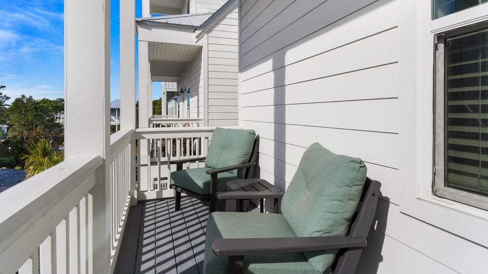 6-seater Golf Cart, Sleeps 16, Close to the Beach!