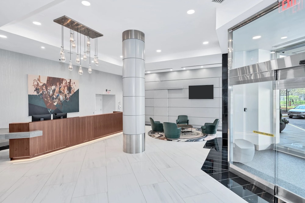 Gorgeous Apt with Rooftop City View view 4