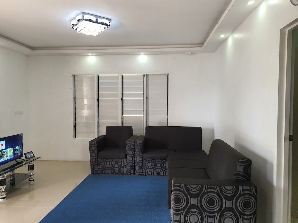 Master Bedroom with Shared Kitchen - view 3