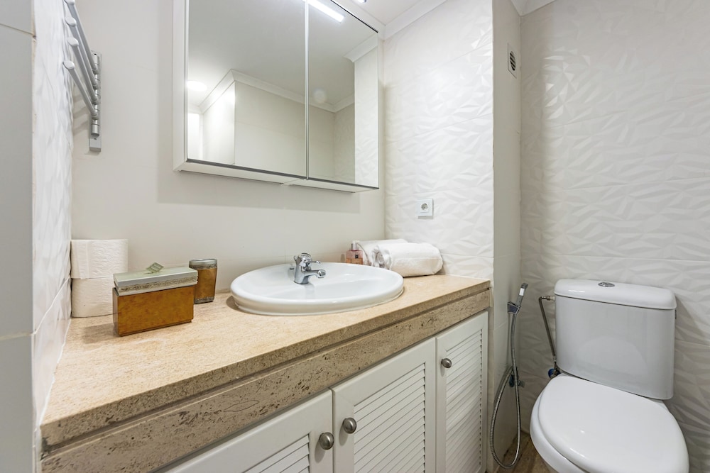 2 Bed-sleeps 4-vilamoura Beach-pool-spa-balcony