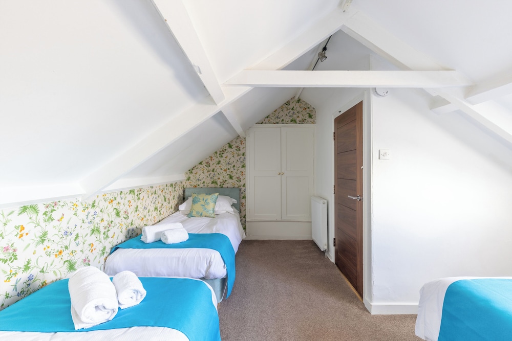 Village House - North East Escapes
