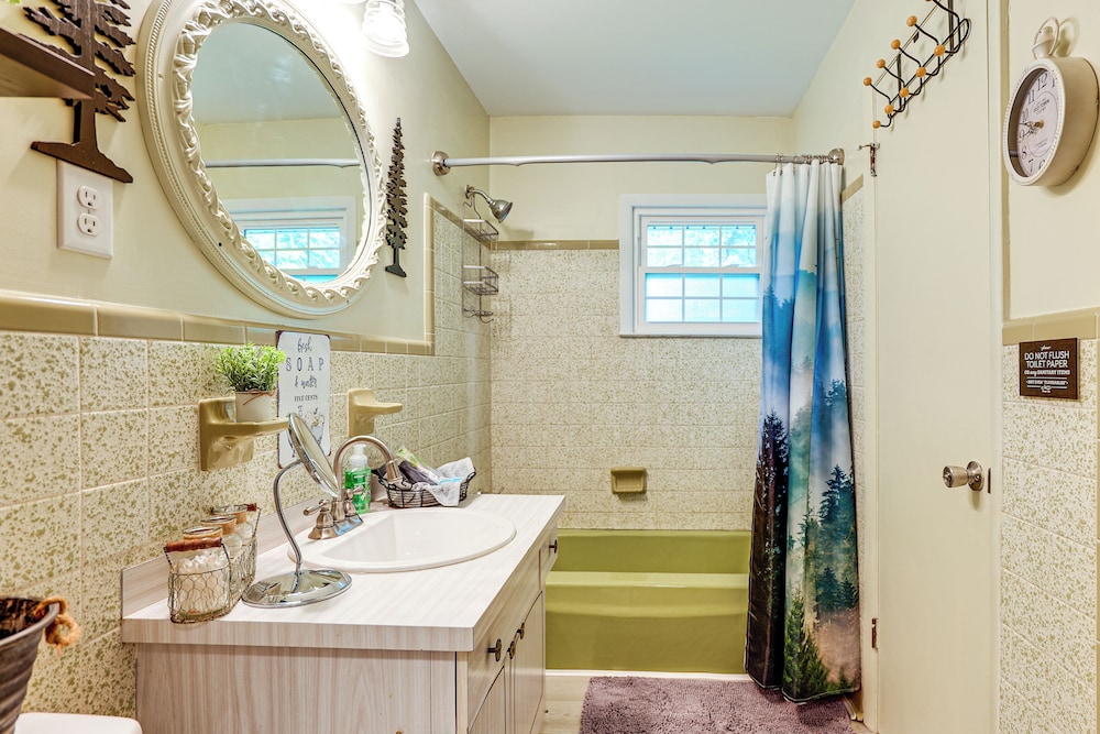 Otter Creek Rec Area On-site! Serene Family Home