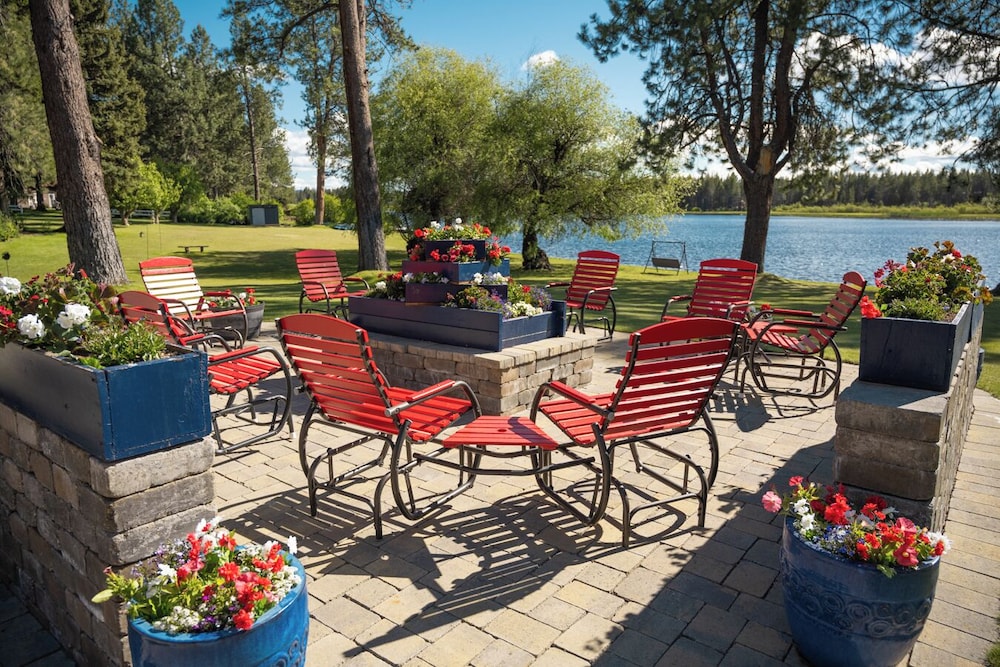Historic Gilchrist Waterfront Resort