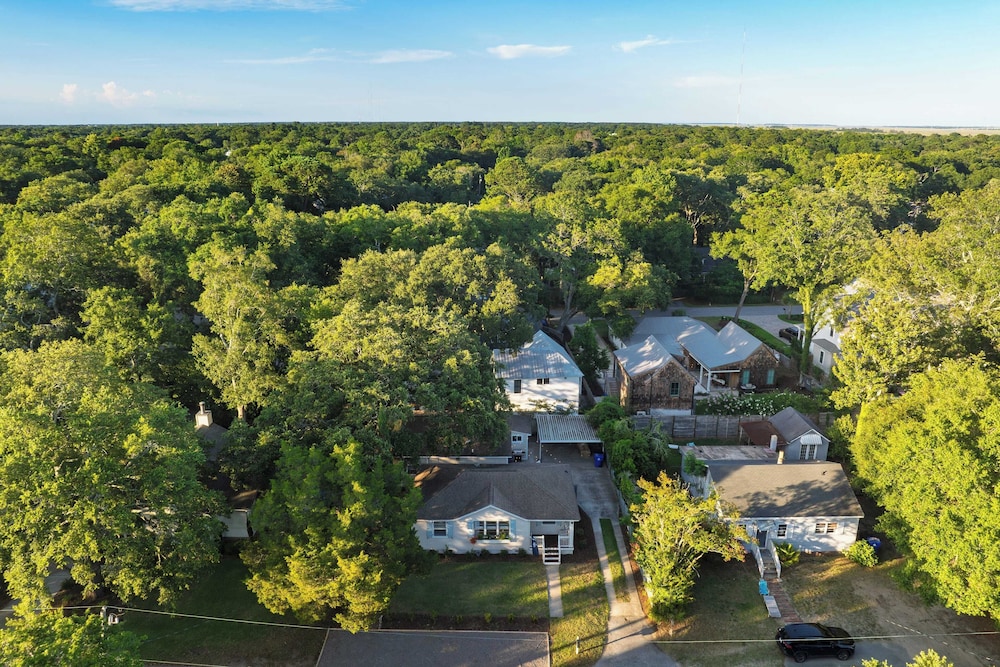 Arsenal Buyout by Avantstay 2 Homes Near Sullivans Island w/ Outdoor Dining