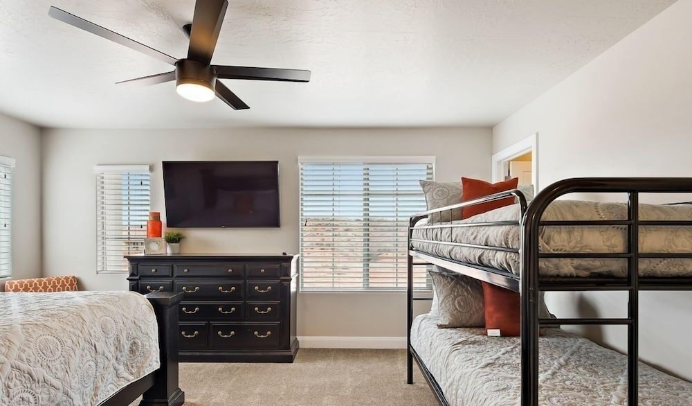 Spacious Villa 5 minutes to Lake State park by Redawning view 3