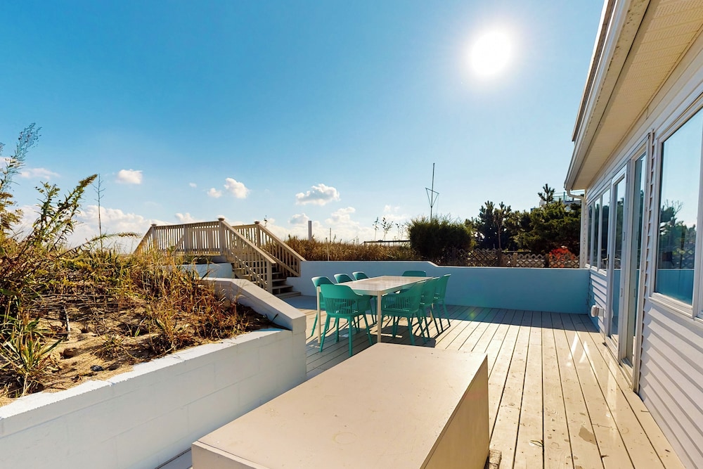 5BR Beachfront Home w/ Large Deck, Grill, W & D