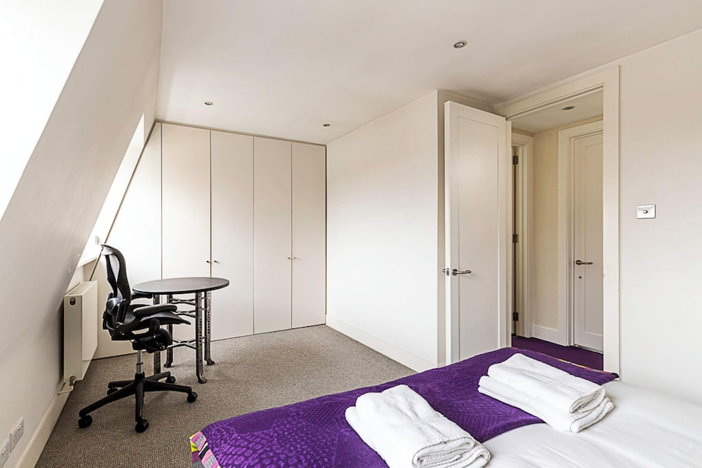 London Luxe Retreat: 5-bed Gem