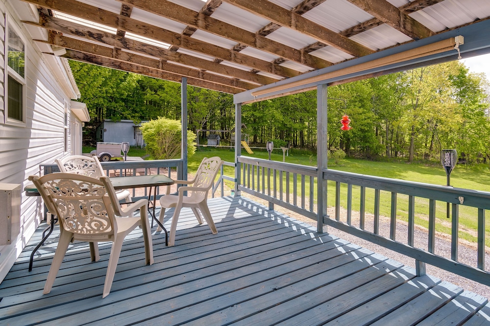 Sterling Home w/ Yard: 1 Mi to Fairhaven Beach!