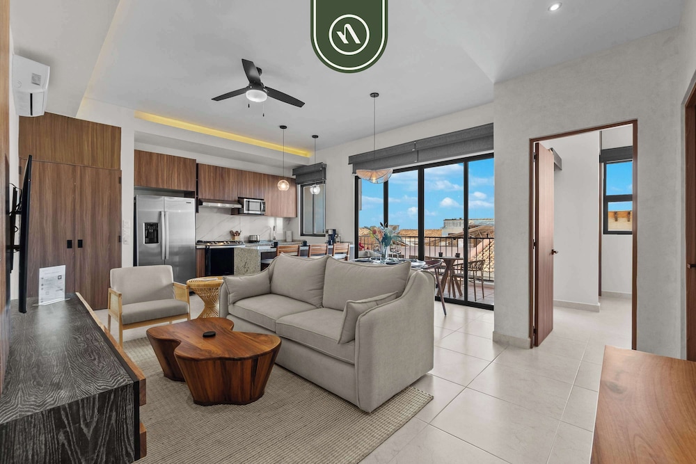 Luxury 2 BR - Downtown - Pool - Sunset in Terrace