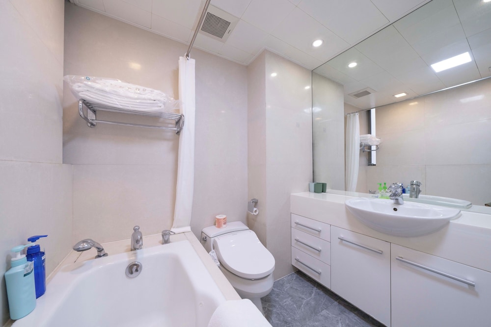 Tyms Stylish 3BR 2BA Apt Xujiahui Metro