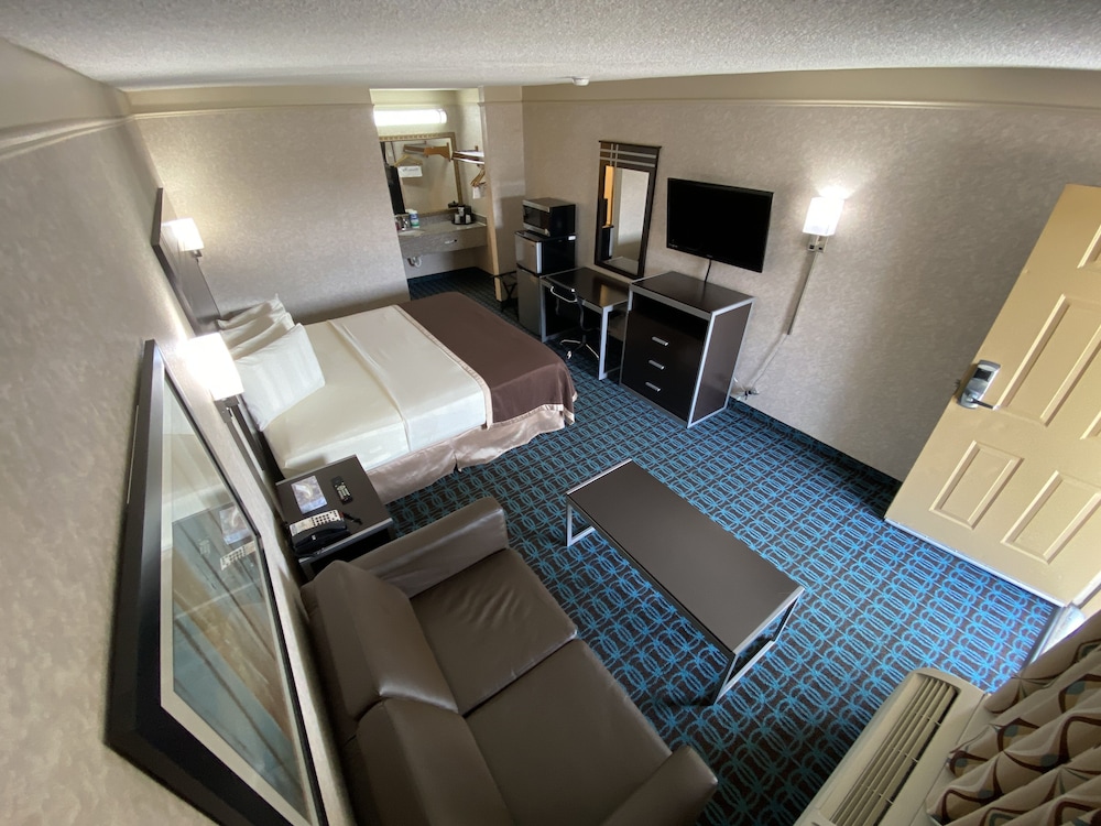 Deluxe Inn Fayetteville - I-95 Exit 49