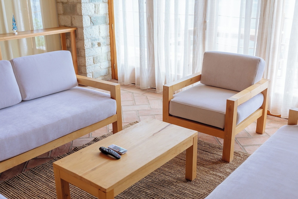 Kshira Oasis - Luxury 7-Bedroom Vila