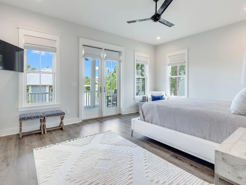 Honeybee by Southern Vacation Rentals