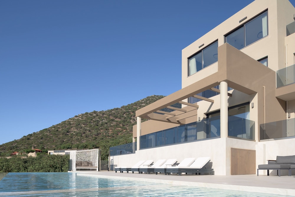 Luxurious Villa Dias With Tennis Court by Estia