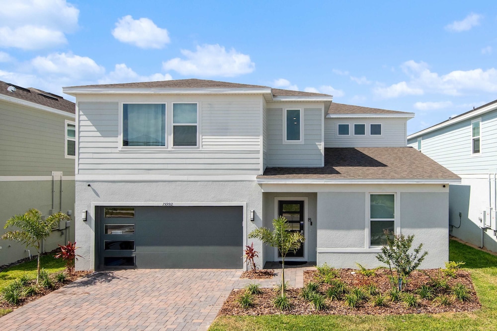 Bright & Spacious 7BR Pool Villa w/ Game Loft New Windsor Cay Resort Near Disney